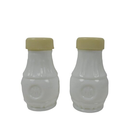 Vintage Milk Glass Eagle Coin Medallion Salt And Pepper Shakers With Caps USA - Picture 1 of 7